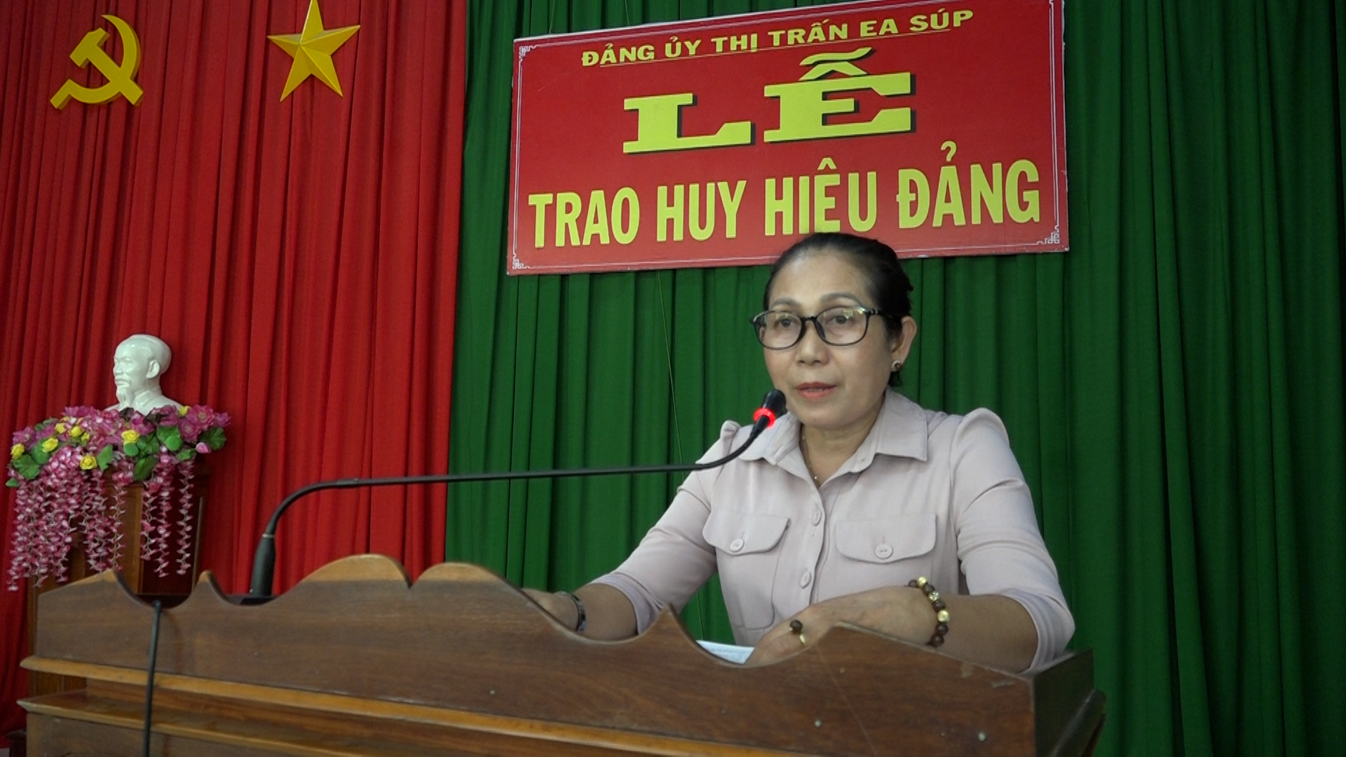 Trưởng Ban Tổ chức Huyện uỷ H Khun Siu phát biểu tại buổi lễ